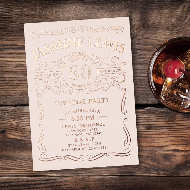 Invitación Con Relieve Metalizado Cualquier rosa de oro con temática de whisky vinta (Any Age rose gold Vintage Whiskey Themed 80th Birthday Foil Invitation )