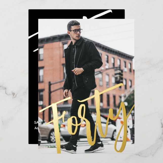 Invitación Con Relieve Metalizado Cuarenta Black White Modern 40th Birthday Fiesta G (Anverso/Reverso)