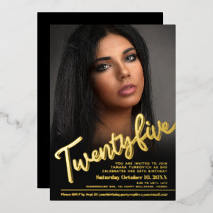 Invitación Con Relieve Metalizado Cumpleaños 25 personalizado con guión dorado