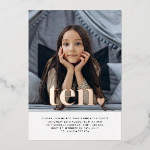 Invitación Con Relieve Metalizado Cumpleaños de diez corazones con foto en rosa oro