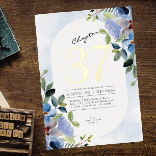 Invitación Con Relieve Metalizado Cumpleaños Floral Azul de Cualquier Año en Dorado