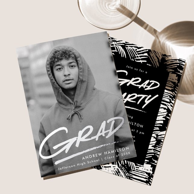 Invitación Con Relieve Metalizado Dashed Grad Photo Graduation Party Silver (Subido por el creador)