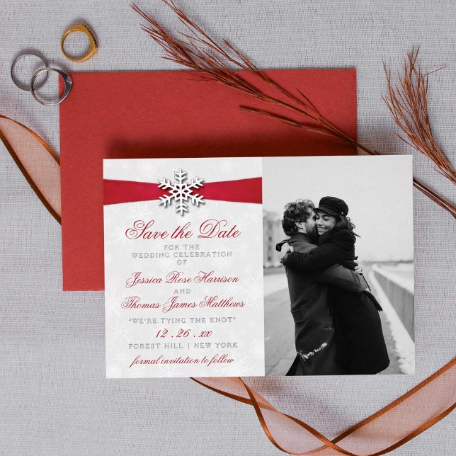 Invitación Con Relieve Metalizado Diamante Snowflake & Red Ribbon Boda de Invierno (Subido por el creador)