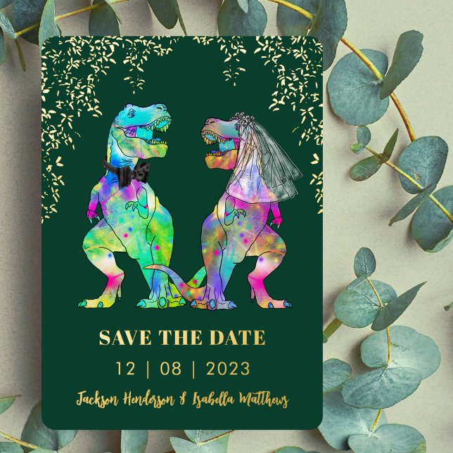 Invitación Con Relieve Metalizado Dinosaur Bride and Groom Weddding Green Gold (Colorful Dinosaur T-Rex bride and groom wedding save the date green and gold foil invitation )