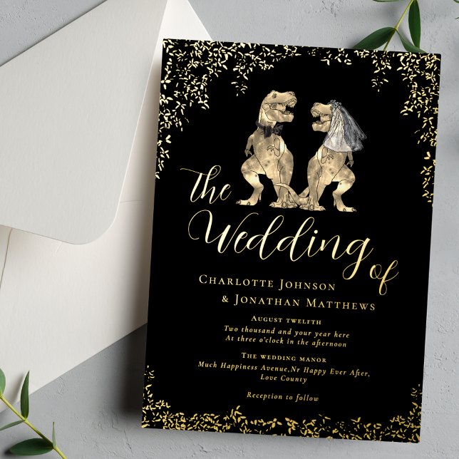 Invitación Con Relieve Metalizado Dinosaur Bride and Groom Wedding Black and Gold (Elegant Dinosaur theme wedding black and gold foil eucalyptus foliage invitation)