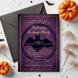 Invitación Con Relieve Metalizado Disfraz de Murciélago Morado Gótico para Fiesta de