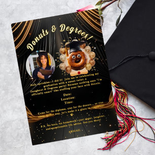 Invitación Con Relieve Metalizado Donas y Títulos Fiesta de Graduación con Fotos
