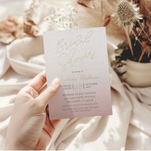 Invitación Con Relieve Metalizado Ducha de Novia con Caligrafía en Oro Rosa Moderno