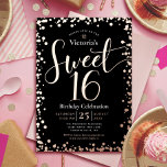 Invitación Con Relieve Metalizado Dulce 16 cumpleaños Glam moderno Real Rosa oro neg<br><div class="desc">"Feliz dulce 16". Envíe esta impresionante, brillante, divertida, festiva, moderna, personalizada invitación para una fiesta que recordar. La verdadera tipografía de escritura de Relieve metalizado oro rosa y el confetti superponen un fondo negro. En la parte trasera hay un fondo de Relieve metalizado de oro falso rosa y cepillado. Personalice...</div>