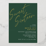 Invitación Con Relieve Metalizado Dulce Dieciséis Green Esmeralda y Oro 16º Cumpleañ<br><div class="desc">Invitaciones modernas y geniales de 16 años con el título "Sweet Sixteen" texto en Relieve metalizado dorado sobre un fondo verde oscuro que contrasta. En el reverso aparece un patrón de la palabra "dieciséis" en el guión de coordinación. El patrón de lado inverso, así como el color de fondo, se...</div>