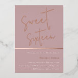 Invitación Con Relieve Metalizado Dulce dorado Rosa Mauve dulce moderno rosado 16<br><div class="desc">Rosa Gold Dusty Mauve Pink Modern Sweet 16 Invitación a Relieve metalizado Ver otras invitaciones en nuestra Nest Store y Nest</div>