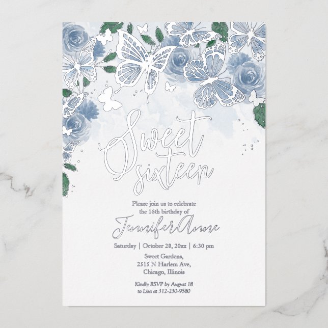 Invitación Con Relieve Metalizado Dusty Blue Floral Sweet 16 Butterfly Silver (Anverso)