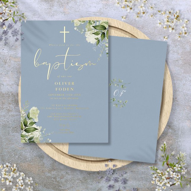 Invitación Con Relieve Metalizado Dusty Blue Greenery Monograma Baptismo Oro (Dusty Blue Greenery Monogram Baptism Gold Foil Invitation)