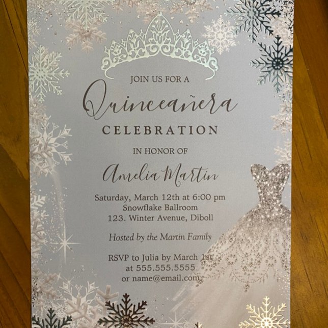 Invitación Con Relieve Metalizado Dusty Blue Silver Winter Snowflake Quinceanera  (Subido por el creador)