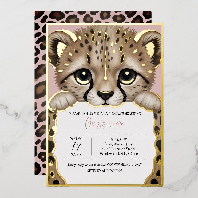 Invitación Con Relieve Metalizado Dusty Rose Cub Baby Shower (Anverso/Reverso)