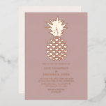 Invitación Con Relieve Metalizado Dusty Rose & Rose Gold Tropical Pineapple Wedding<br><div class="desc">Celebrate your love with this Modern Foil Pineapple Wedding Invitation, featuring a chic heart-pattern pineapple motif and real foil printing in your choice of gold, silver, or rose gold. Designed with a luxurious two-sided layout, this elegant invitation includes space for a customizable photo on the reverse — perfect for adding...</div>