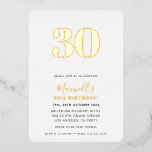 Invitación Con Relieve Metalizado EDAD MÍNIMA MODERNA simple moda 30 cumpleaños oro<br><div class="desc">por kat massard >>> https://linktr.ee/simplysweetpaperie <<< Un moderno diseño de invitación mínima para tu CUMPLEAÑOS - actualiza la plantilla para reflejar tu EDAD - ¡demasiado fácil! CONSEJO :: 1. Para cambiar/mover gráficos y fuentes y añadir más texto, pulse el botón "personalizar". - - - - - - - - -...</div>