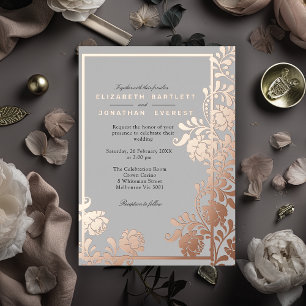 Invitación Con Relieve Metalizado Elegancia de oro Rosa en la modernidad gris