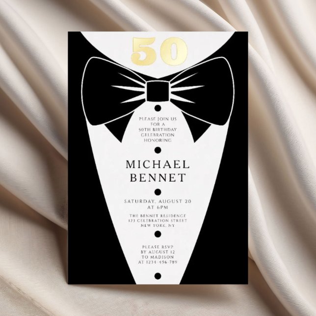 Invitación Con Relieve Metalizado Elegant Black Tuxedo 50th Birthday Gold (Elegant Black Tuxedo 50th Birthday Gold Foil Invitation)