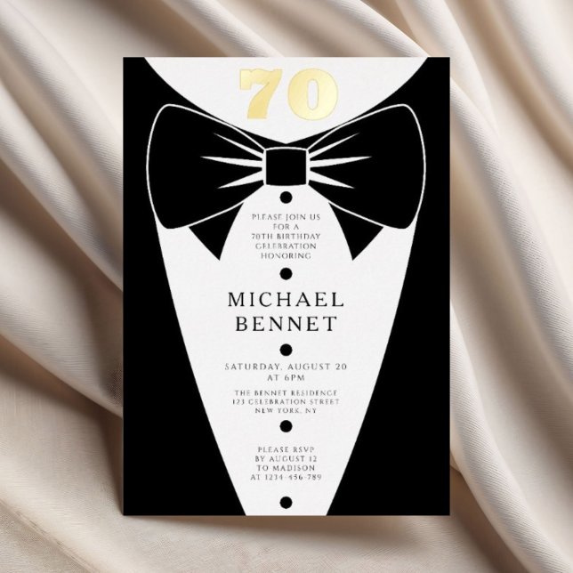 Invitación Con Relieve Metalizado Elegant Black Tuxedo 70th Birthday Gold (Elegant Black Tuxedo 70th Birthday Gold Foil Invitation)