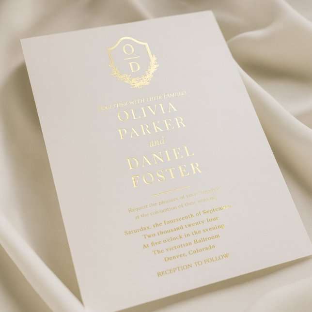Invitación Con Relieve Metalizado Elegant Classic Crest Monogram Wedding Gold (Subido por el creador)