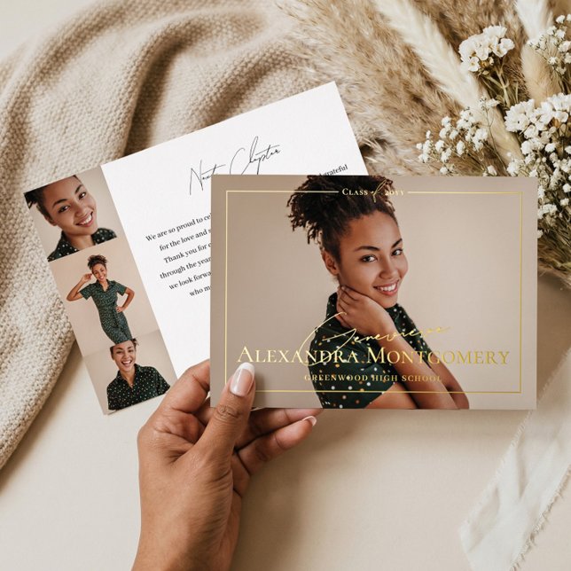 Invitación Con Relieve Metalizado Elegant Script Grad Photo Graduation Announcement (Elegant Script Grad Photo Graduation Announcement)
