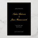Invitación Con Relieve Metalizado Elegante Boda de escritura de marco negro formal<br><div class="desc">Elegante, formal y elegante Boda cuadrada Guardar la Fecha con Relieve metalizado de oro real y tipografía de escritura para los nombres de la pareja, fondo sólido, un marco elegante en el frente y un respaldo blanco. Personalizar la información de su propio boda. Una Invitación Boda muy elegante y sofisticada...</div>