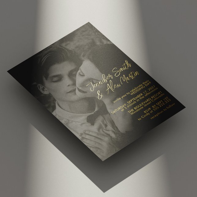 Invitación Con Relieve Metalizado Elegante Boda de fotos con guión dorado (Elegant Gold Script Portrait Photo Wedding Foil Invitation)