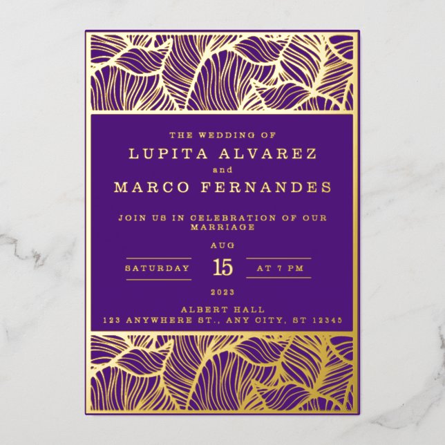 Invitación Con Relieve Metalizado Elegante Boda de oro y violeta púrpura (Anverso)