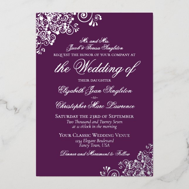 Invitación Con Relieve Metalizado Elegante Boda de Pluma Formal Púrpura y Plata (Anverso)
