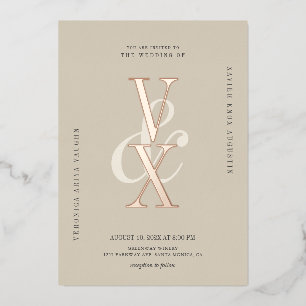 Invitación Con Relieve Metalizado Elegante Boda Neutral y Rosa de Tipografía de Oro