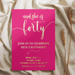 Invitación Con Relieve Metalizado Elegante caligrafía rosa 40 BIRTHDAY CARD Invite<br><div class="desc">TARJETA DE CUMPLEAÑOS MODERNO Y ORO,  en Relieve metalizado real con caligrafía elegante. Haz que sea tuyo agregando tu texto. Para acceder a las herramientas de edición avanzadas,  vaya a "Personalizar esta plantilla" y haga clic en "Detalles",  desplácese hacia abajo y presione el enlace "clic para más personalizares".</div>