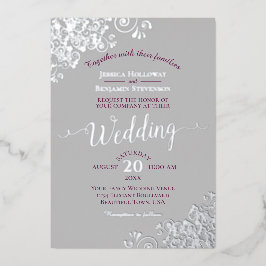 Invitación Con Relieve Metalizado Elegante Cassis de encaje plateado morado sobre Bo