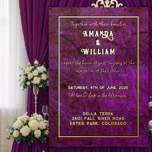 Invitación Con Relieve Metalizado Elegante Chic Dorado sobre Cuero Morado de Boda