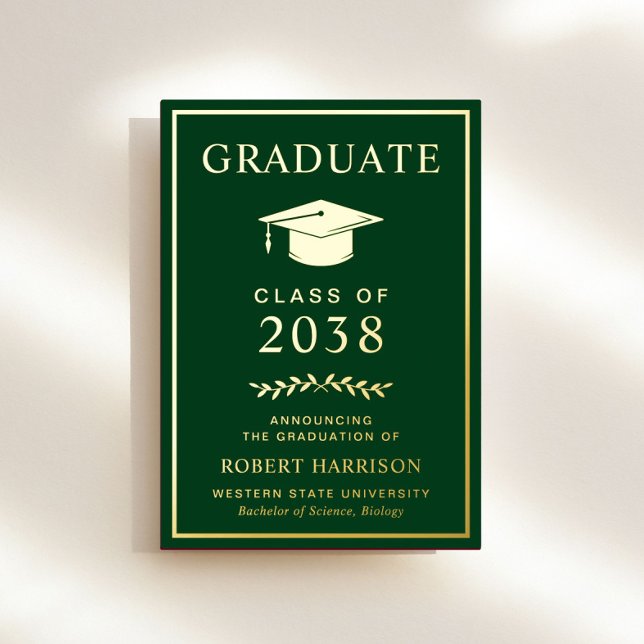 Invitación Con Relieve Metalizado Elegante Colegio Relieve metalizado de Graduación  (An elegant college graduation foil announcement to celebrate the graduate's achievements)