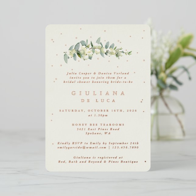 Invitación Con Relieve Metalizado Elegante Crema Snowberry+Eucalyptus Bridal Shower (Anverso de pie)