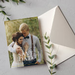 Invitación Con Relieve Metalizado Elegante fecha para guardar la boda con foto perso<br><div class="desc">Anuncios de compromiso y fecha para guardar la boda modernos y elegantes con superposición de foto.</div>