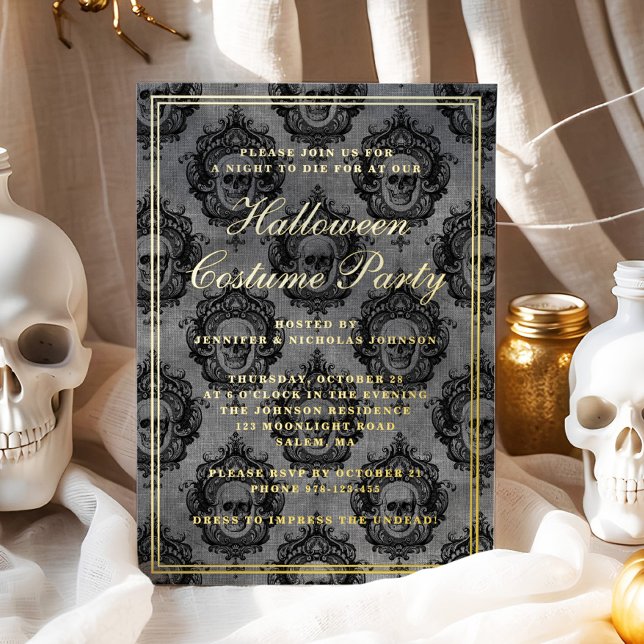 Invitación Con Relieve Metalizado Elegante Fiesta de disfraces de Halloween con crán (Elegant Gothic Skull Halloween Costume Party Foil Invitation)