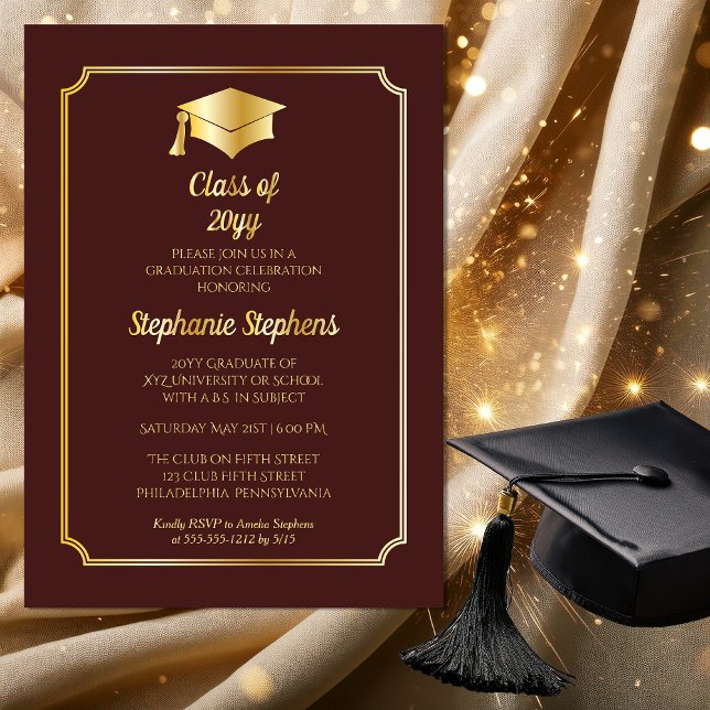 Invitación Con Relieve Metalizado Elegante fiesta de graduación de la Universidad Ma (Elegant Maroon University Graduation Party Gold Foil Invitation)