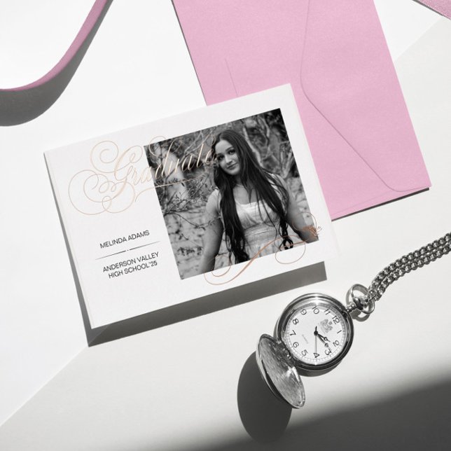 Invitación Con Relieve Metalizado Elegante foto de graduación en blanco y negro (Subido por el creador)