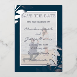 Invitación Con Relieve Metalizado Elegante Foto De Hojas Tropicales Guardar La Fecha