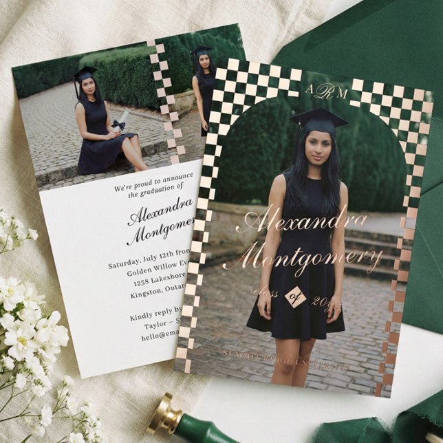 Invitación Con Relieve Metalizado Elegante Foto Retro de Graduación con Arco Cuadric (Elegant Retro Checkered Arch Grad Photo Graduation Announcement)
