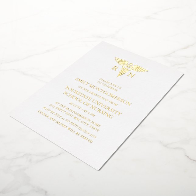 Invitación Con Relieve Metalizado Elegante graduada de la escuela de enfermería en o (girado)