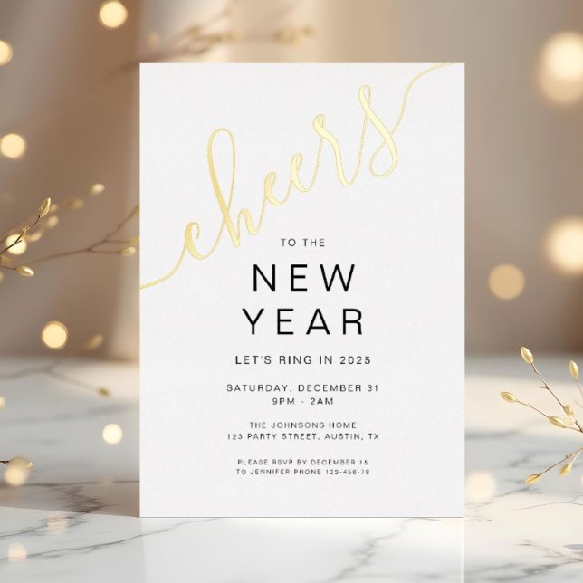 Invitación Con Relieve Metalizado Elegante guión de Fiesta de la víspera de Año Nuev (Elegant Script New Year's Eve Party Foil Invitation)