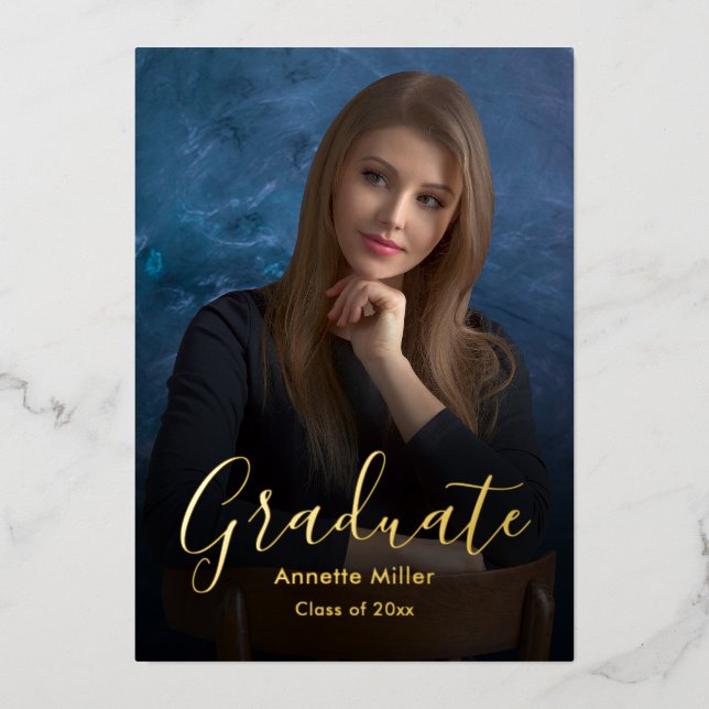 Invitación Con Relieve Metalizado Elegante guión moderno Añadir fiesta de graduación (Anverso)