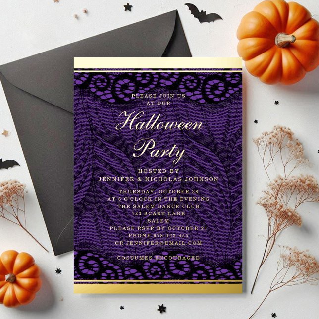 Invitación Con Relieve Metalizado Elegante Halloween con guion dorado Purple Lace (Elegant Gold Script Purple Lace Halloween Foil Invitation)