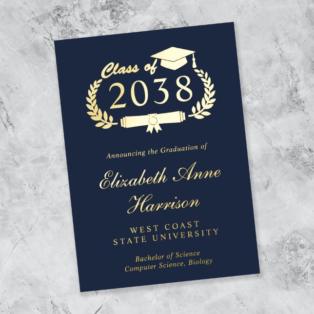 Invitación Con Relieve Metalizado Elegante Invitación de Relieve metalizado de Gradu (An elegant photo collage foil graduation announcement to celebrate the graduate's achievements)