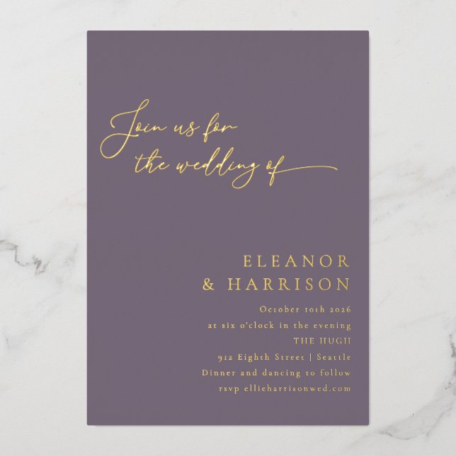 Invitación Con Relieve Metalizado Elegante Minimal Moderno Guión Púrpura Boda Oro (Anverso)