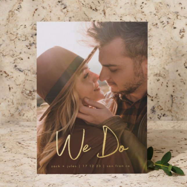 Invitación Con Relieve Metalizado Elegante Moderno We Do Gold Photo Save The Date (Subido por el creador)