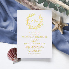 Invitación Con Relieve Metalizado Elegante Monograma de Boda de Playa en Oro Real